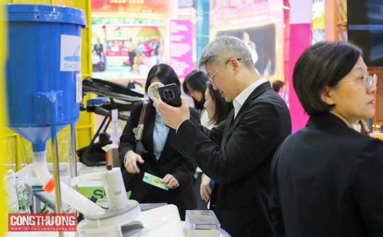 Cục Triển lãm Nhập khẩu quốc tế Trung Quốc đánh giá cao các sản phẩm trưng bày tại Hội chợ Mùa Xuân lần thứ nhất năm 2026