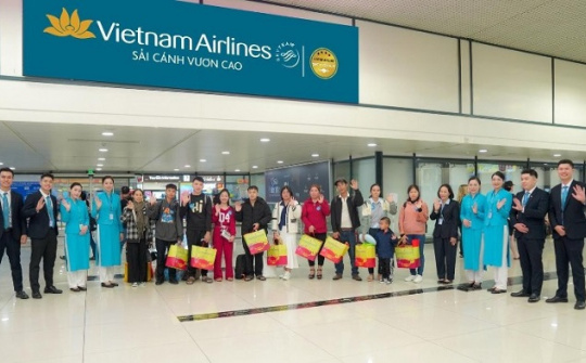 Vietnam Airlines: Dành 550 vé máy bay miễn phí đưa công nhân về quê ăn Tết