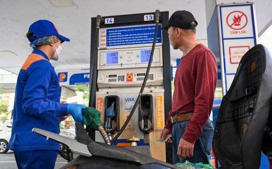 Kỳ điều hành giá xăng dầu ngày 10/3: Chi mạnh quỹ bình ổn, giá dầu hỏa giảm hơn 2.700 đồng/lít