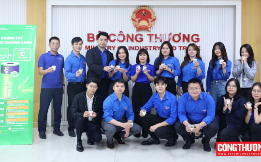 Đổi pin cũ lấy cây xanh: Lan tỏa lối sống xanh, hưởng ứng Tháng Thanh niên tại Bộ Công Thương