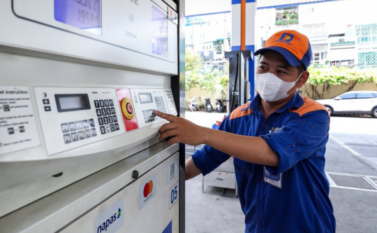 Kỳ điều hành giá xăng dầu ngày 12/3: Tiếp tục chi quỹ bình ổn, xăng E5RON92 giảm gần 450 đồng/lít