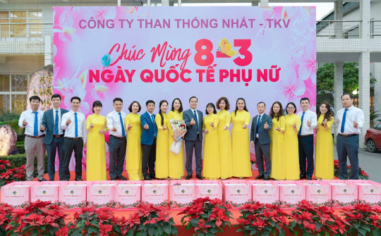 Gần 500 suất quà “giữ lửa” đến với Nữ CBCNV Công ty Than Thống Nhất