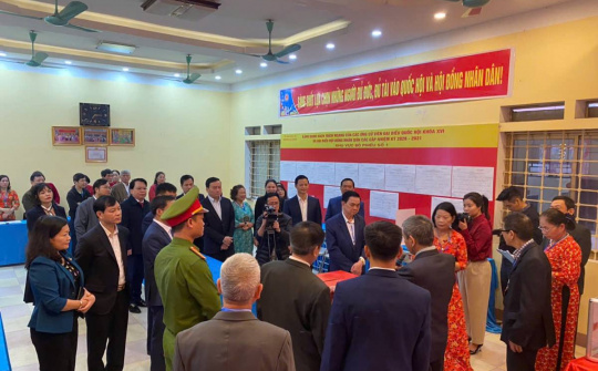 Chủ tịch UBND tỉnh Thái Nguyên kiểm tra diễn tập bầu cử tại phường Gia Sàng