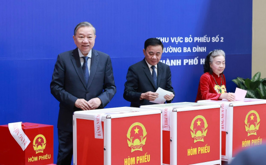 Tổng Bí thư Tô Lâm bỏ phiếu bầu cử đại biểu Quốc hội, HĐND các cấp tại phường Ba Đình, Hà Nội