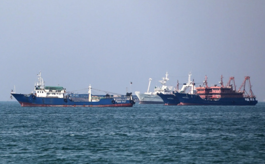 Giá xăng dầu hôm nay 2/3: Gần chạm 80 USD/thùng, lo ngại phong tỏa eo biển Hormuz