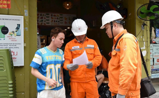 Hà Nội thúc đẩy tiết kiệm điện, hướng tới phát triển xanh