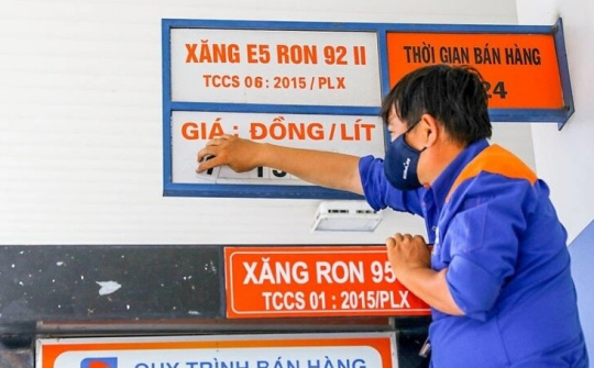 Giá xăng dầu chỉ được điều chỉnh ngay sau 1 ngày khi giá cơ sở tăng từ 15% trở lên hoặc giảm từ 10% trở lên