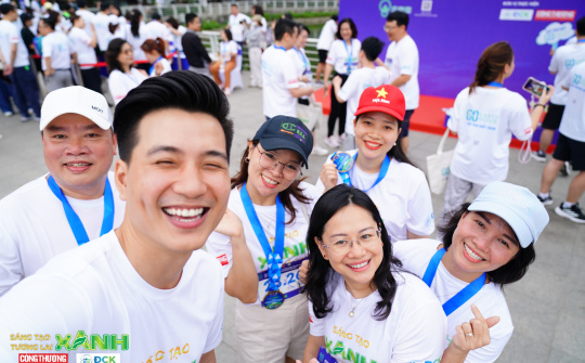 Các Đại sứ cùng hàng nghìn runners "tiếp lửa" cho phong trào Toàn dân sử dụng năng lượng tiết kiệm, hiệu quả