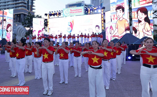 Truyền đi thông điệp "An toàn thông tin - Gắn kết niềm tin - Tiêu dùng bền vững" từ những bước chân khiêu vũ