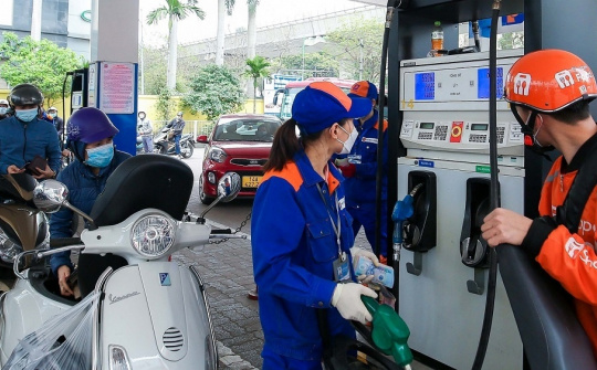 Chi tạm ứng 8.000 tỷ đồng từ nguồn tăng thu ngân sách trung ương cho Quỹ Bình ổn giá xăng dầu