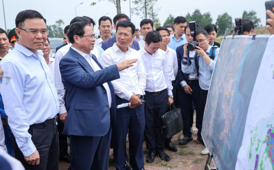 Thủ tướng làm việc tại Nhà máy Lọc hóa dầu Nghi Sơn, khảo sát địa điểm xây kho dầu chiến lược