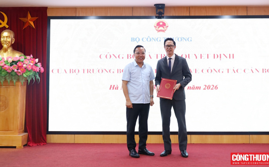 Trao Quyết định bổ nhiệm Phó Chánh Văn phòng Ban chỉ đạo nhà nước các chương trình, dự án quan trọng quốc gia, trọng điểm ngành năng lượng