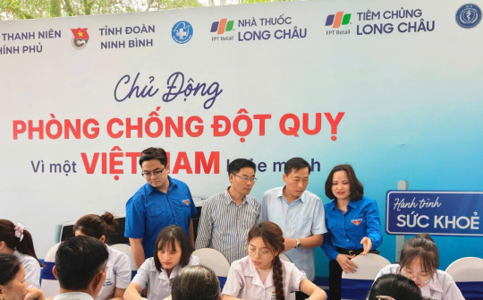 Tổ chức khám bệnh, cấp phát thuốc miễn phí cho hơn 1.000 người dân tại Ninh Bình