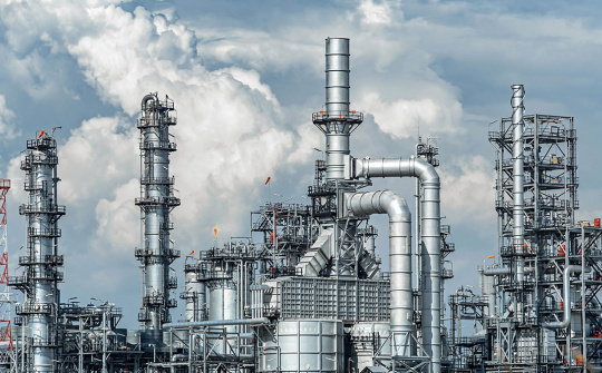 Giá xăng dầu hôm nay 4/3: Loạt cơ sở năng lượng tại Trung Đông dừng hoạt động, dầu Brent vượt mốc 80 USD/thùng