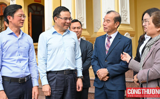 [CHÙM ẢNH] Quyền Bộ trưởng Bộ Công Thương Lê Mạnh Hùng tiếp xúc cử tri tại thành phố Hải Phòng