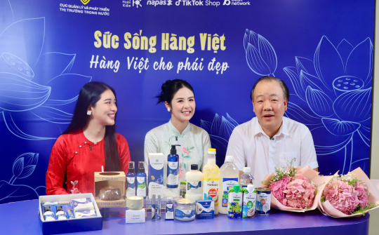 Sức sống hàng Việt 2: Cục trưởng Trần Hữu Linh lên sóng livestream bán sản phẩm