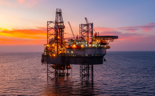 Giá xăng dầu hôm nay 9/3: Tăng vọt hơn 20%, giá dầu vượt mốc 100 USD/thùng