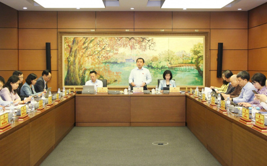 Quốc hội thảo luận, góp ý về dự thảo chính sách giảm thuế đối với xăng dầu, nhiên liệu bay