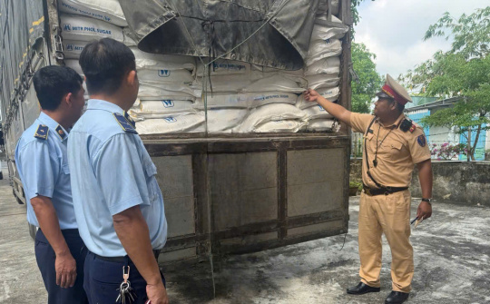 Đà Nẵng: Phát hiện, xử lý vụ vận chuyển 6 tấn đường tinh luyện nhập lậu