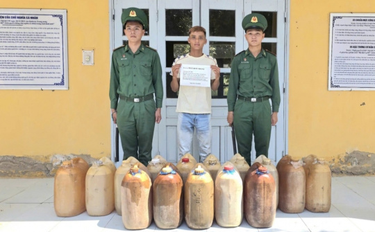 Liên tiếp triệt phá các vụ vận chuyển xăng dầu trái phép ở An Giang