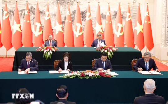 Việt Nam - Trung Quốc: Bộ, ngành, địa phương hai nước ký kết các văn kiện hợp tác tiêu biểu