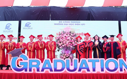 Trường Đại học Điện lực: Trao bằng tốt nghiệp cho gần 1.500 học viên, sinh viên