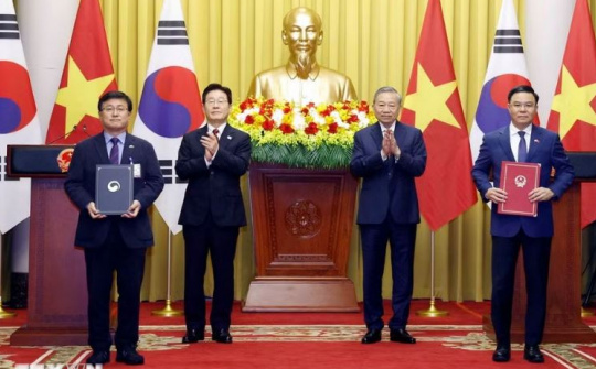 Việt Nam - Hàn Quốc trao các văn kiện hợp tác trong các lĩnh vực