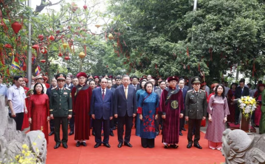Tổng Bí thư, Chủ tịch nước Tô Lâm dâng hương tưởng niệm các Vua Hùng tại Phú Thọ