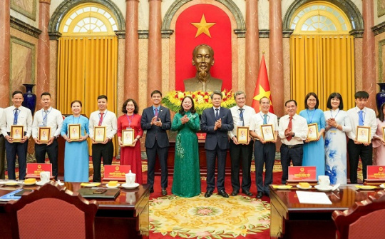 Gương Chủ tịch Công đoàn xuất sắc tiêu biểu toàn quốc - một hành trình giữ lửa niềm tin