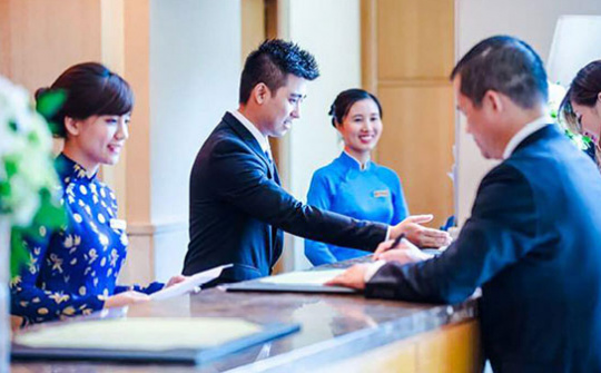 Tác động của đào tạo nghiệp vụ đến sự hài lòng công việc và định hướng dịch vụ của nhân viên tại các khách sạn 5 sao ở Thành phố Hồ Chí Minh