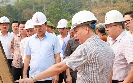 Thứ trưởng Nguyễn Hoàng Long chỉ đạo đẩy nhanh tiến độ các dự án điện tại Điện Biên