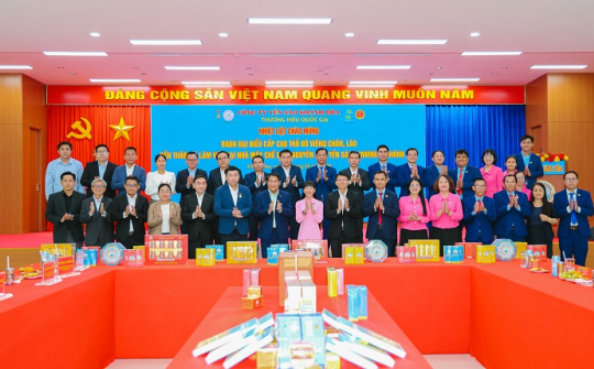 Đoàn đại biểu Thủ đô Viêng Chăn (Lào) tham quan nhà máy Yến sào Sanvinest Khánh Hòa