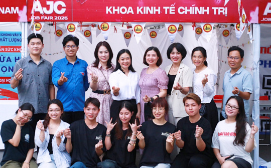 Khoa Kinh tế chính trị (Học viện Báo chí và Tuyên truyền) gắn kết đào tạo với thực tiễn