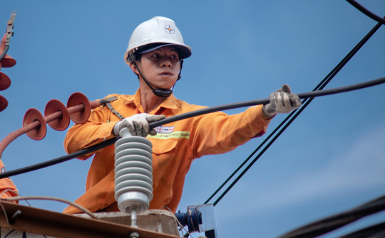 Bộ Công Thương sửa Thông tư về giá bán điện để sớm áp dụng khung giờ cao điểm, thấp điểm mới