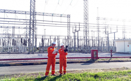 Giữa “chảo lửa” mùa hè, Công ty Truyền tải điện 1 giữ vững mạch truyền tải điện miền Bắc