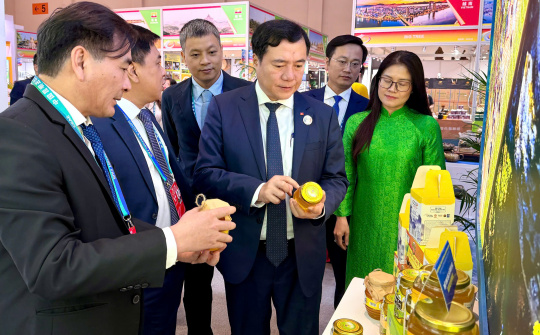 Đoàn đại biểu Bộ Công Thương tham dự Hội chợ Trung Quốc - Nam Á lần thứ 10 và Hội chợ Xuất nhập khẩu Côn Minh lần thứ 30