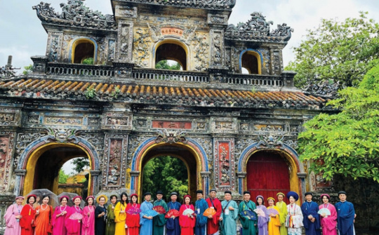 Phát triển du lịch văn hóa gắn với di sản: Nghiên cứu trường hợp thành phố Huế