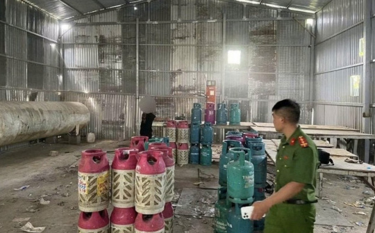 Phát hiện cơ sở sang chiết khí gas trái phép từ bồn chứa 5 tấn tại Hà Nội