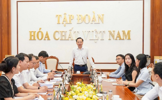 Tổng Giám đốc Vinachem làm việc với Tổ công tác phát triển sản xuất hóa dược, dược phẩm