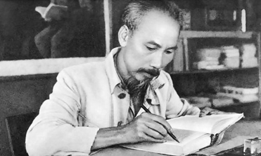 Vận dụng tư tưởng Hồ Chí Minh về kết hợp sức mạnh dân tộc với sức mạnh thời đại để phát triển kinh tế Việt Nam độc lập, tự chủ trong kỷ nguyên vươn mình