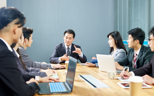 Pháp luật về hợp đồng lao động đối với người lao động nước ngoài làm việc tại Việt Nam