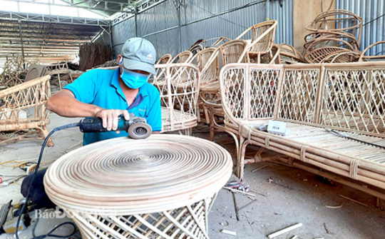 Áp dụng quản trị sản xuất tinh gọn trong doanh nghiệp thủ công mỹ nghệ: Nghiên cứu trường hợp tại một doanh nghiệp ở Việt Nam