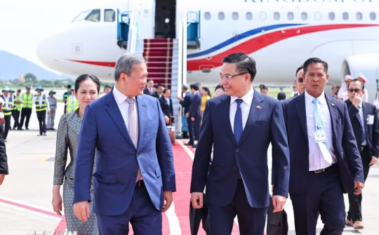 Thủ tướng Campuchia đến Hà Nội, bắt đầu thăm chính thức Việt Nam và dự AFF 2026