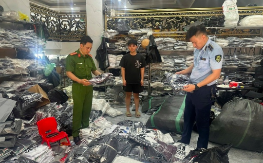 Hơn 33.600 sản phẩm thời trang nghi giả mạo thương hiệu bị phát hiện tại Hà Nội
