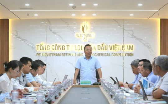 Thứ trưởng Nguyễn Hoàng Long làm việc với BSR về việc đẩy mạnh sản xuất xăng dầu, đáp ứng nhu cầu trong nước góp phần đảm bảo an ninh năng lượng quốc gia