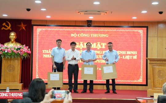 Bộ Công Thương gặp mặt Bà mẹ Việt Nam Anh hùng và thân nhân gia đình thương binh, liệt sĩ nhân kỷ niệm 79 năm Ngày Thương binh - Liệt sĩ