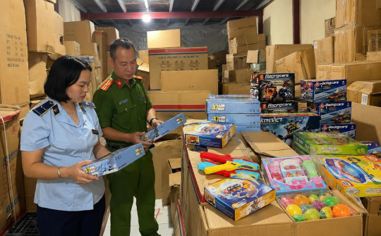 Đội Quản lý thị trường số 11 phối hợp xử lý nhiều vụ vi phạm trong hoạt động kinh doanh