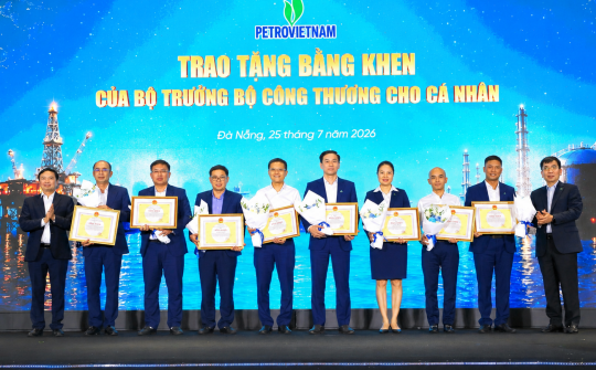 Bộ Công Thương khen thưởng PVNDB về thành tích bảo đảm nguồn cung xăng dầu