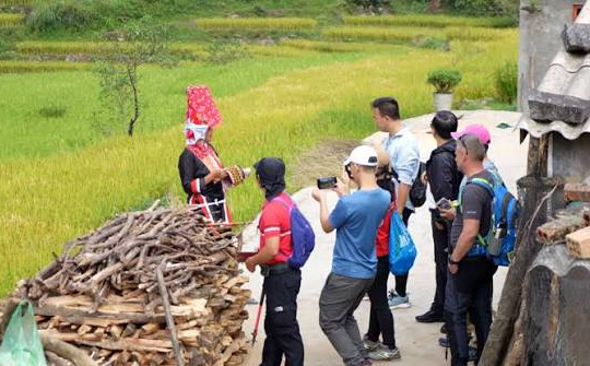 Liên kết giữa doanh nghiệp và hộ dân trong phát triển làng du lịch trải nghiệm