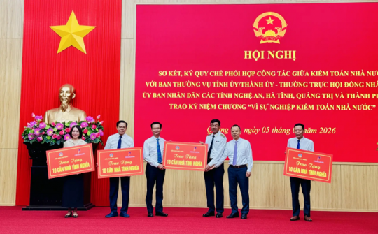 Petrolimex phối hợp với Kiểm toán nhà nước trao tặng 40 căn Nhà tình nghĩa tại các địa phương miền Trung